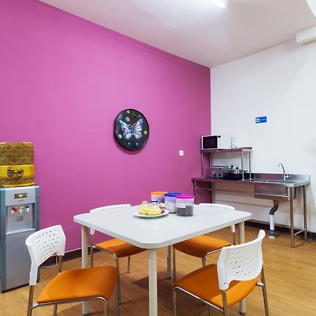 Cx Hostel Kuta Raya Exteriör bild