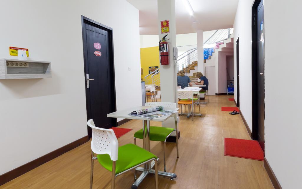 Cx Hostel Kuta Raya Exteriör bild