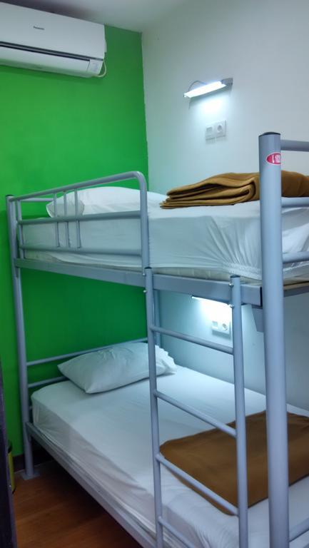 Cx Hostel Kuta Raya Exteriör bild
