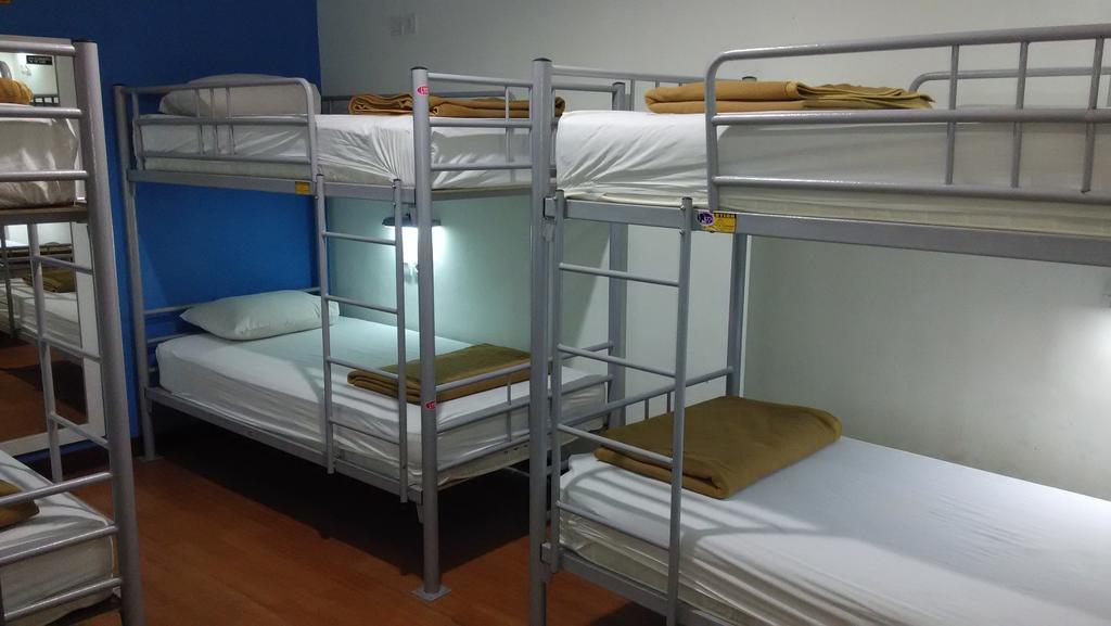 Cx Hostel Kuta Raya Exteriör bild