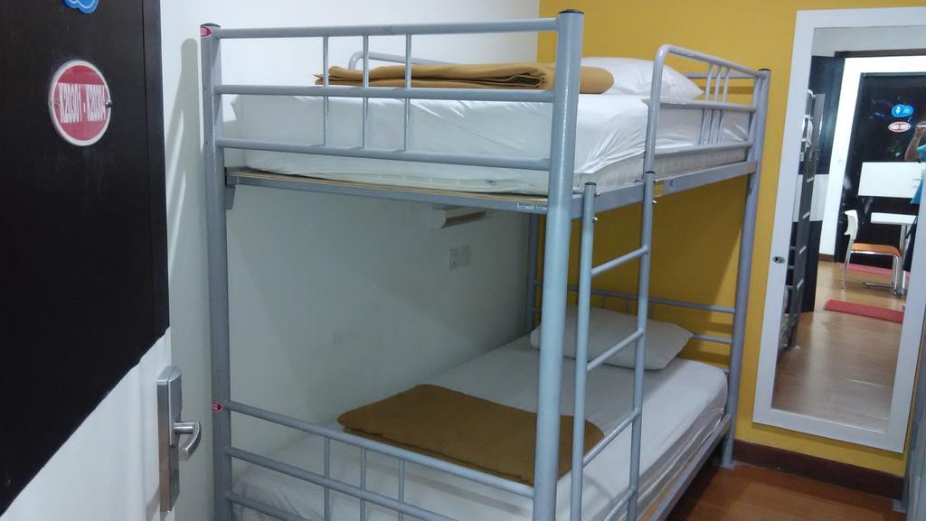 Cx Hostel Kuta Raya Exteriör bild
