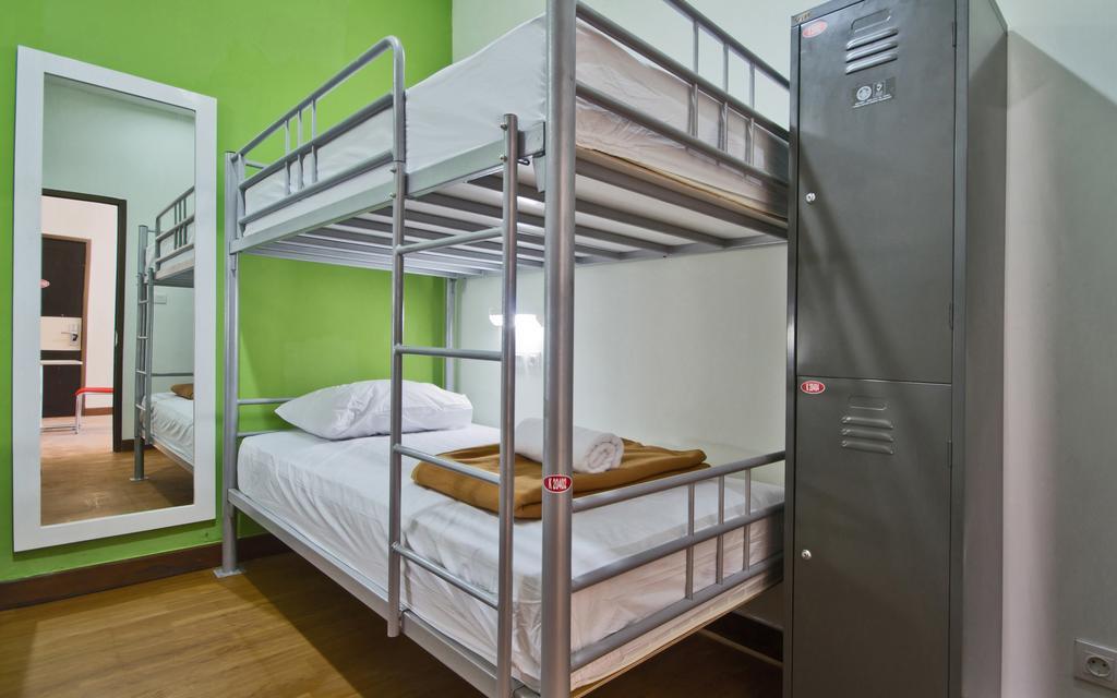 Cx Hostel Kuta Raya Exteriör bild