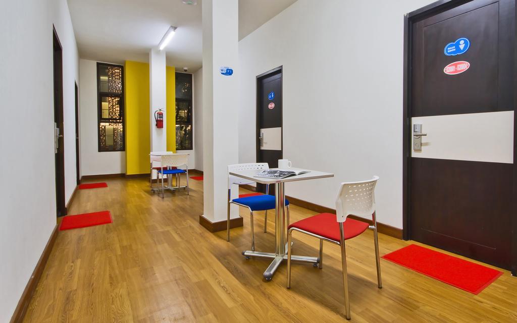 Cx Hostel Kuta Raya Exteriör bild