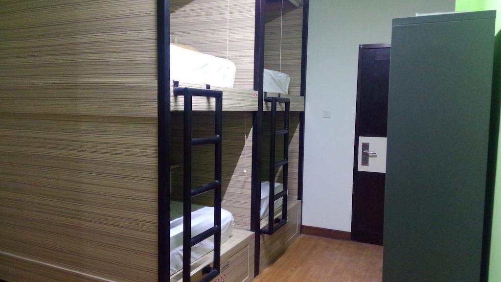 Cx Hostel Kuta Raya Rum bild