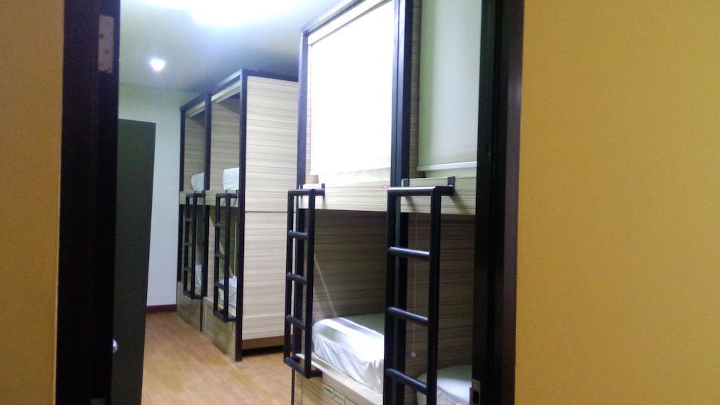 Cx Hostel Kuta Raya Rum bild