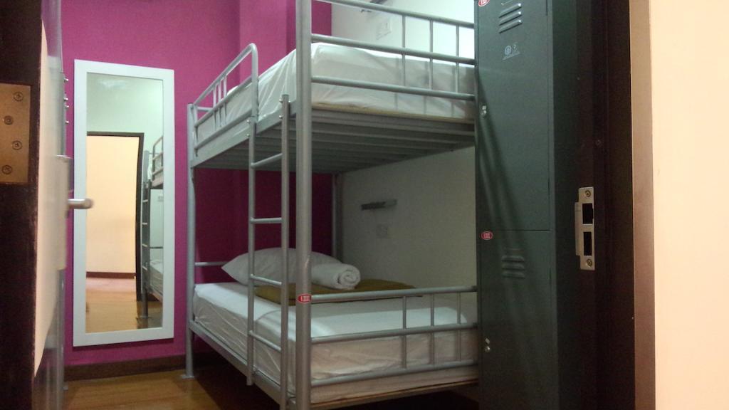 Cx Hostel Kuta Raya Rum bild