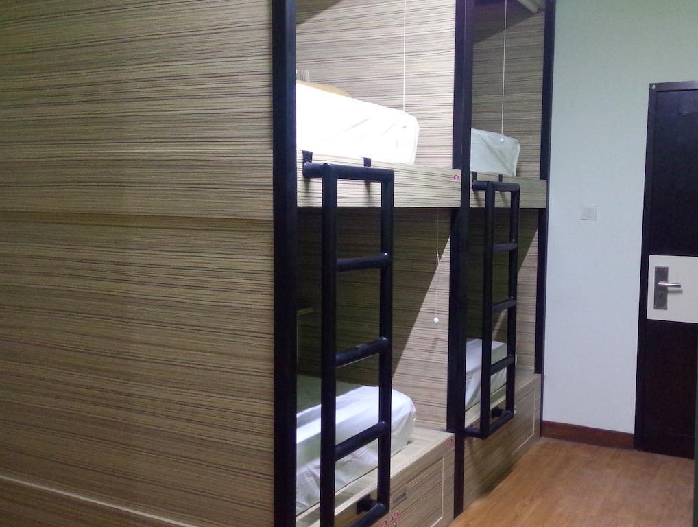 Cx Hostel Kuta Raya Rum bild