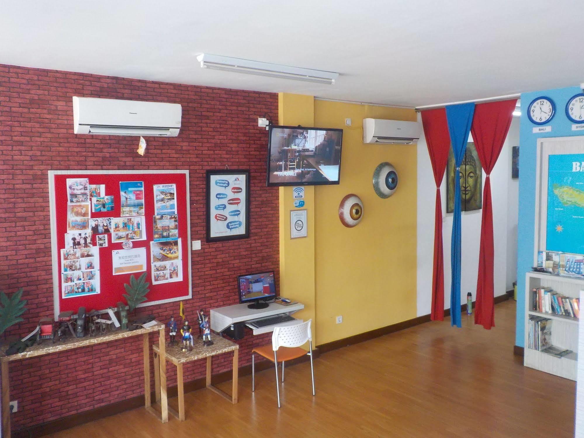 Cx Hostel Kuta Raya Exteriör bild