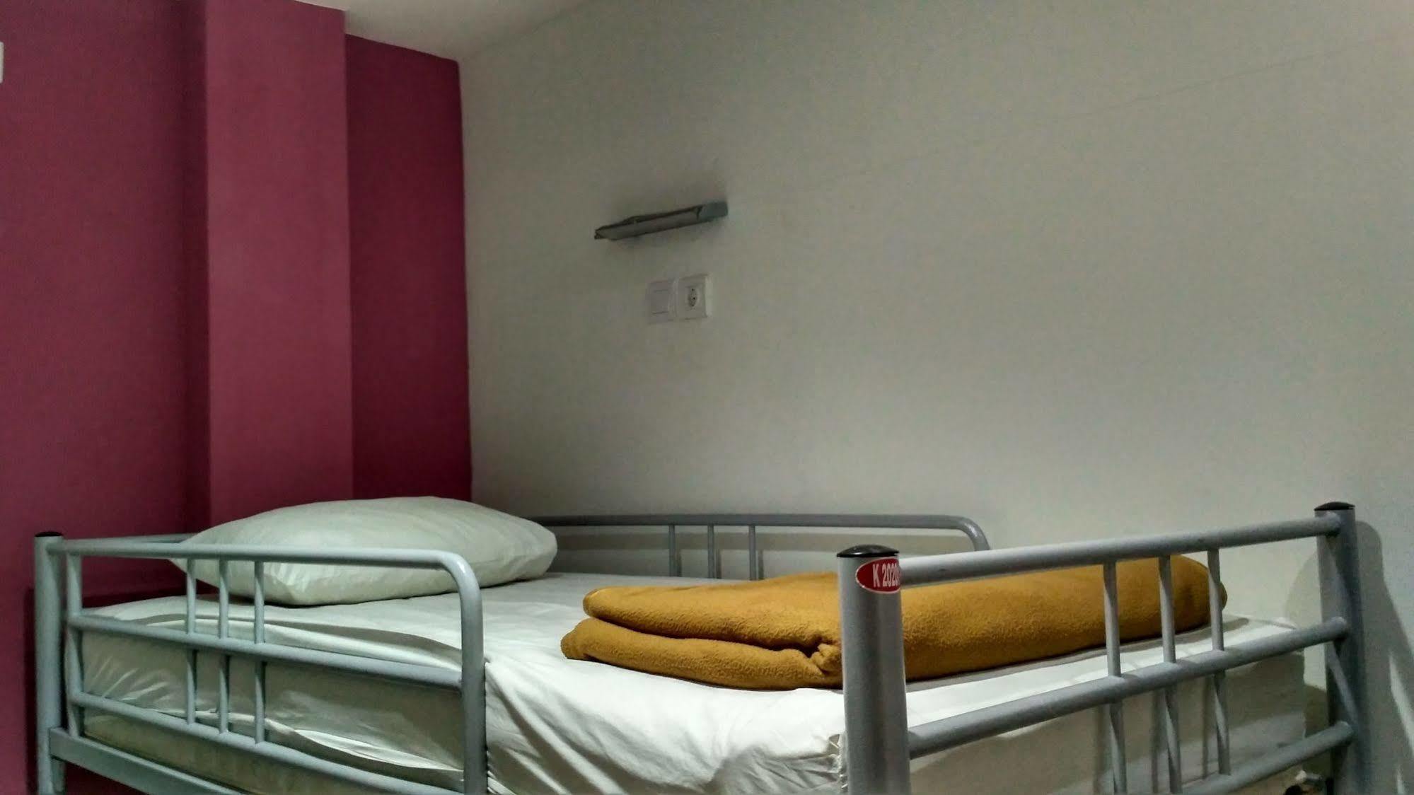 Cx Hostel Kuta Raya Exteriör bild
