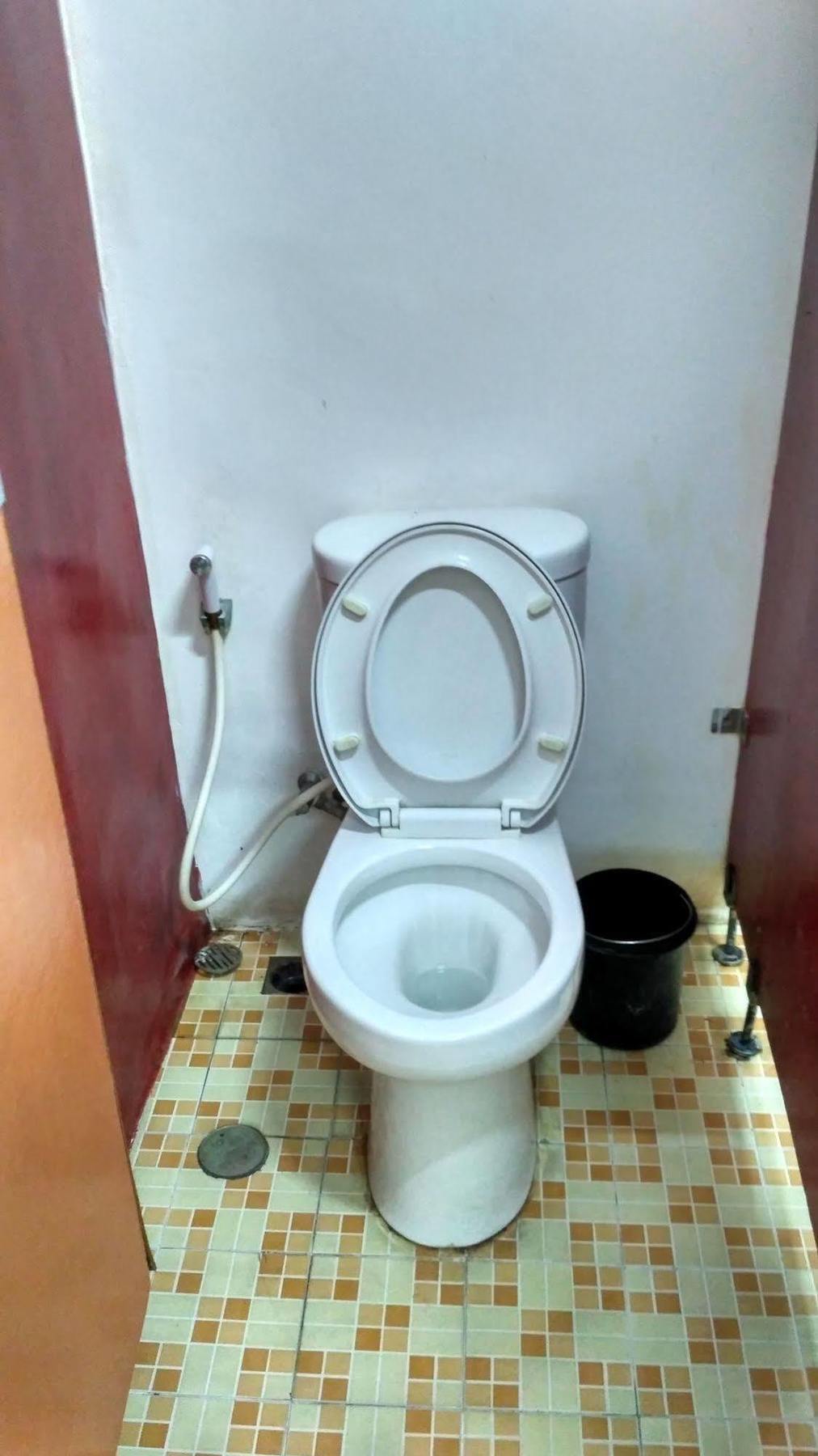 Cx Hostel Kuta Raya Exteriör bild