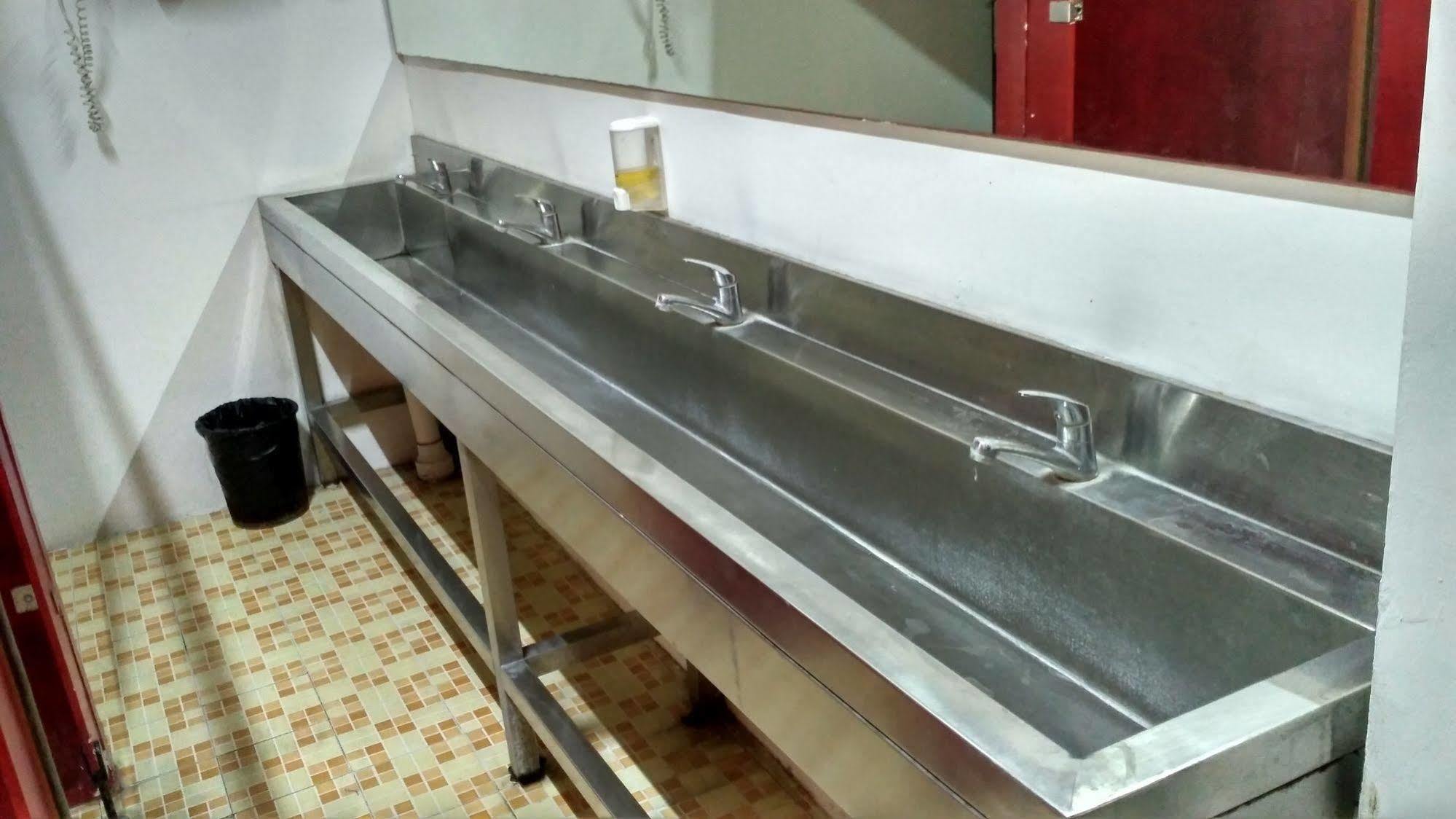 Cx Hostel Kuta Raya Exteriör bild