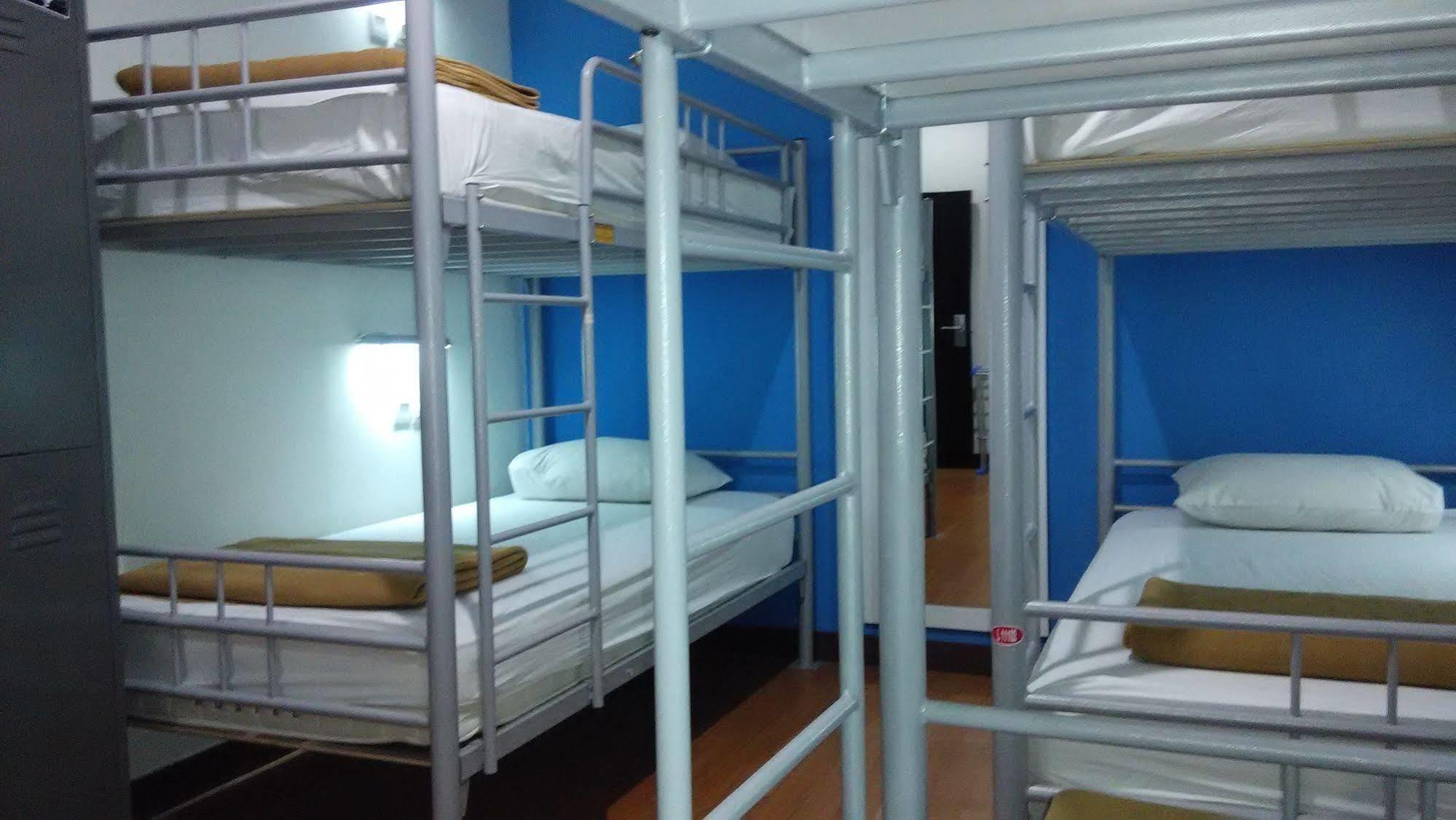 Cx Hostel Kuta Raya Exteriör bild