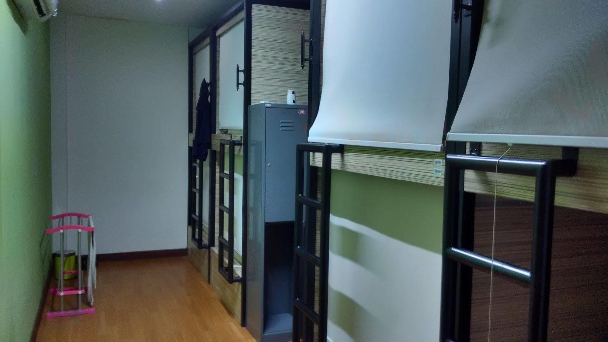 Cx Hostel Kuta Raya Exteriör bild