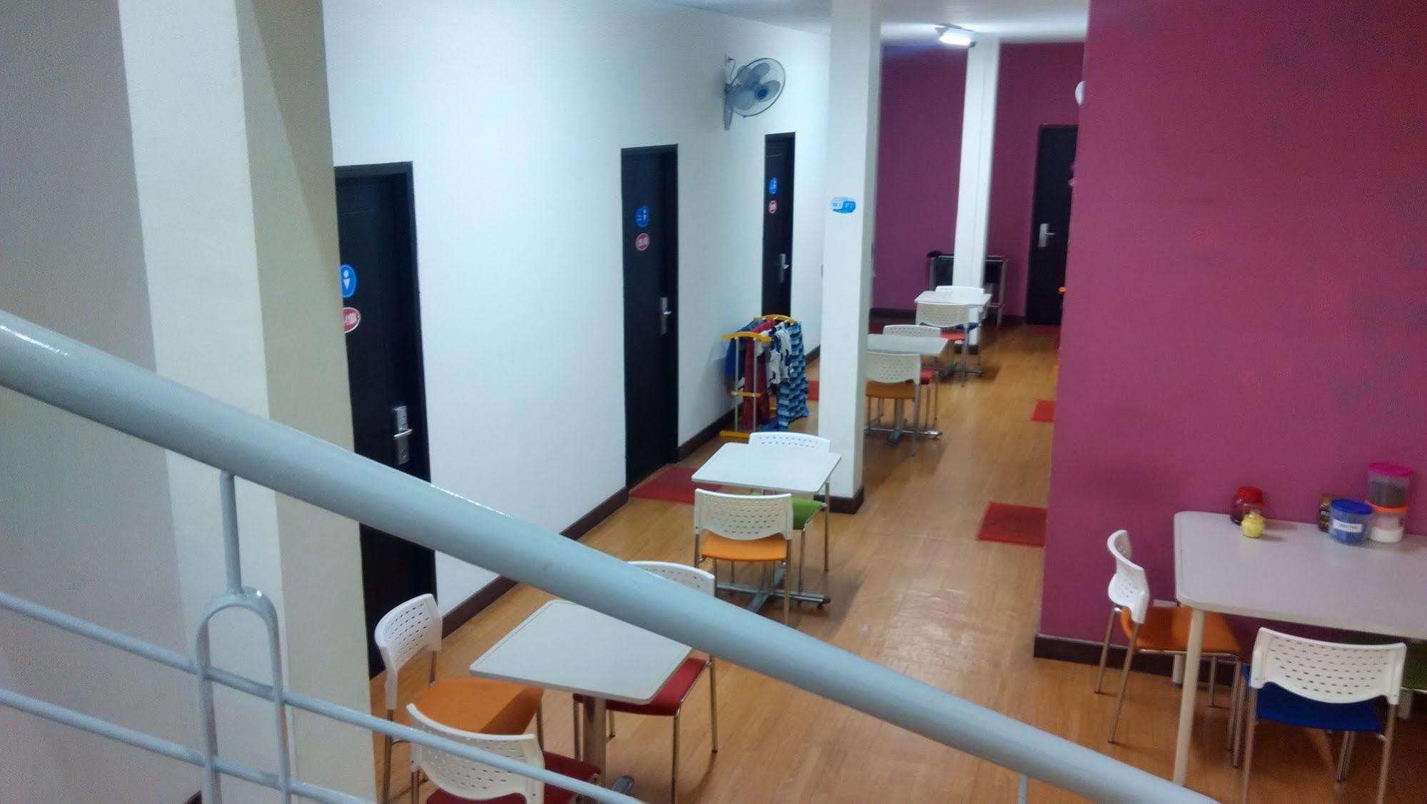 Cx Hostel Kuta Raya Exteriör bild