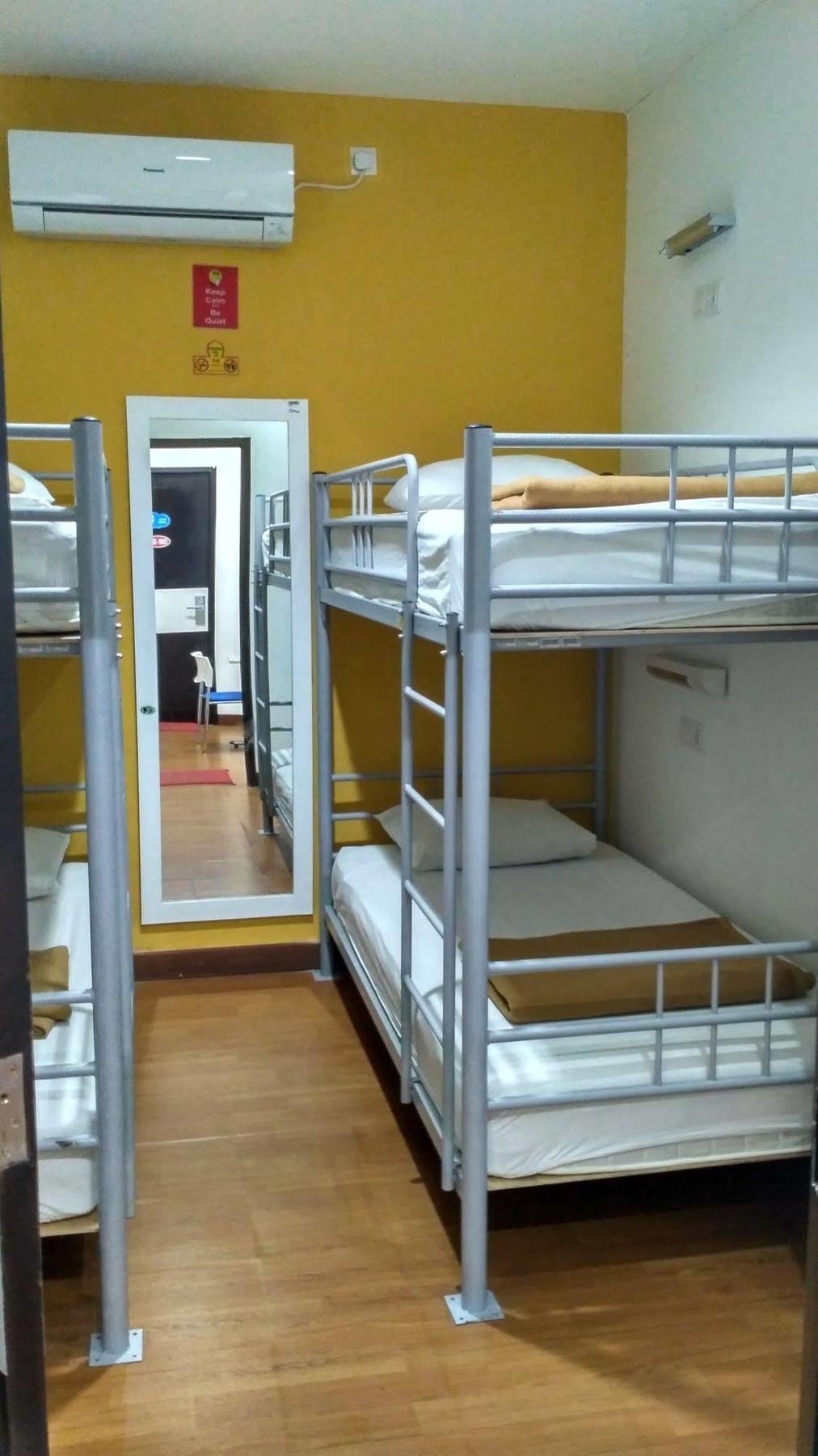 Cx Hostel Kuta Raya Exteriör bild