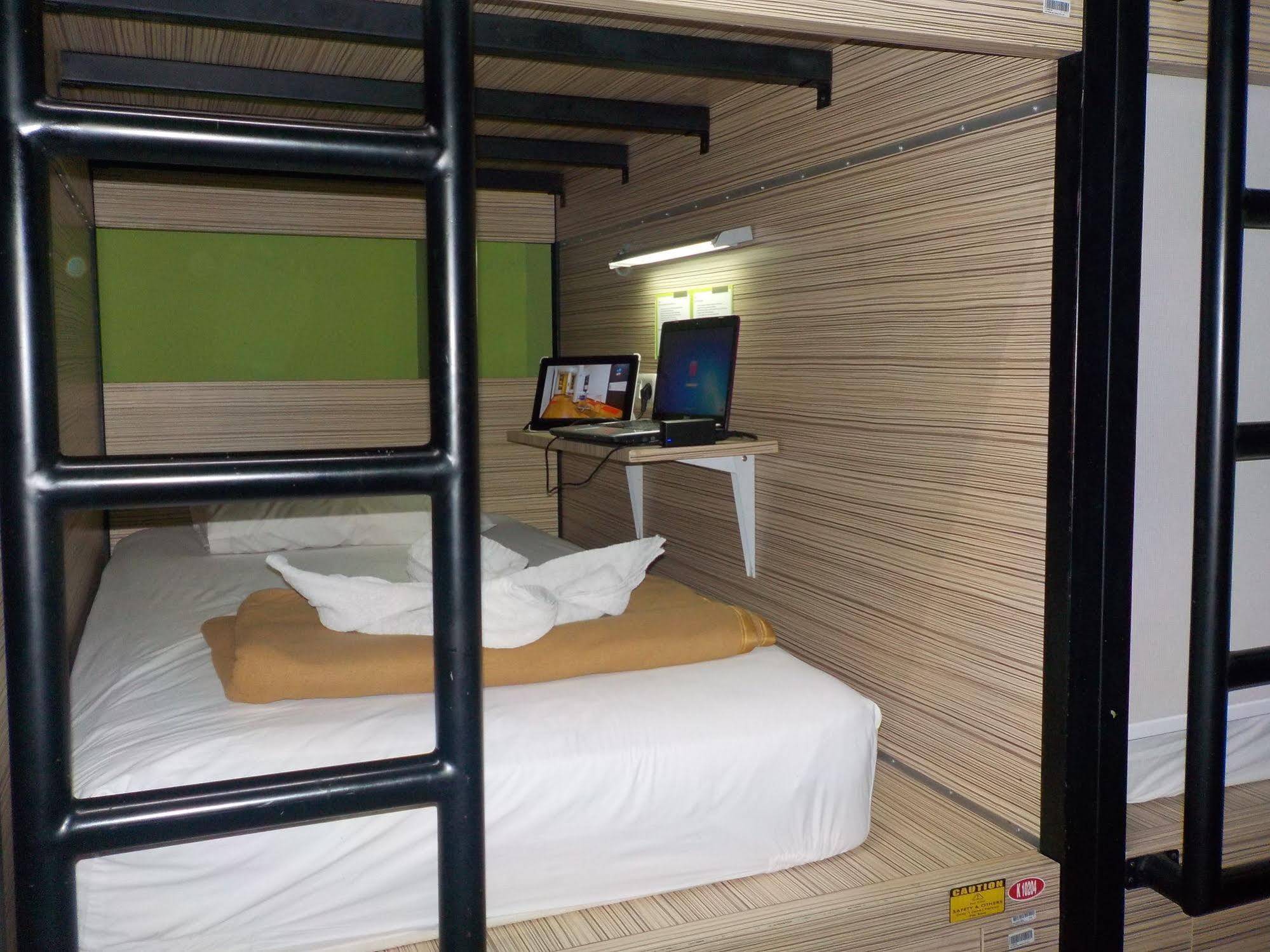 Cx Hostel Kuta Raya Exteriör bild