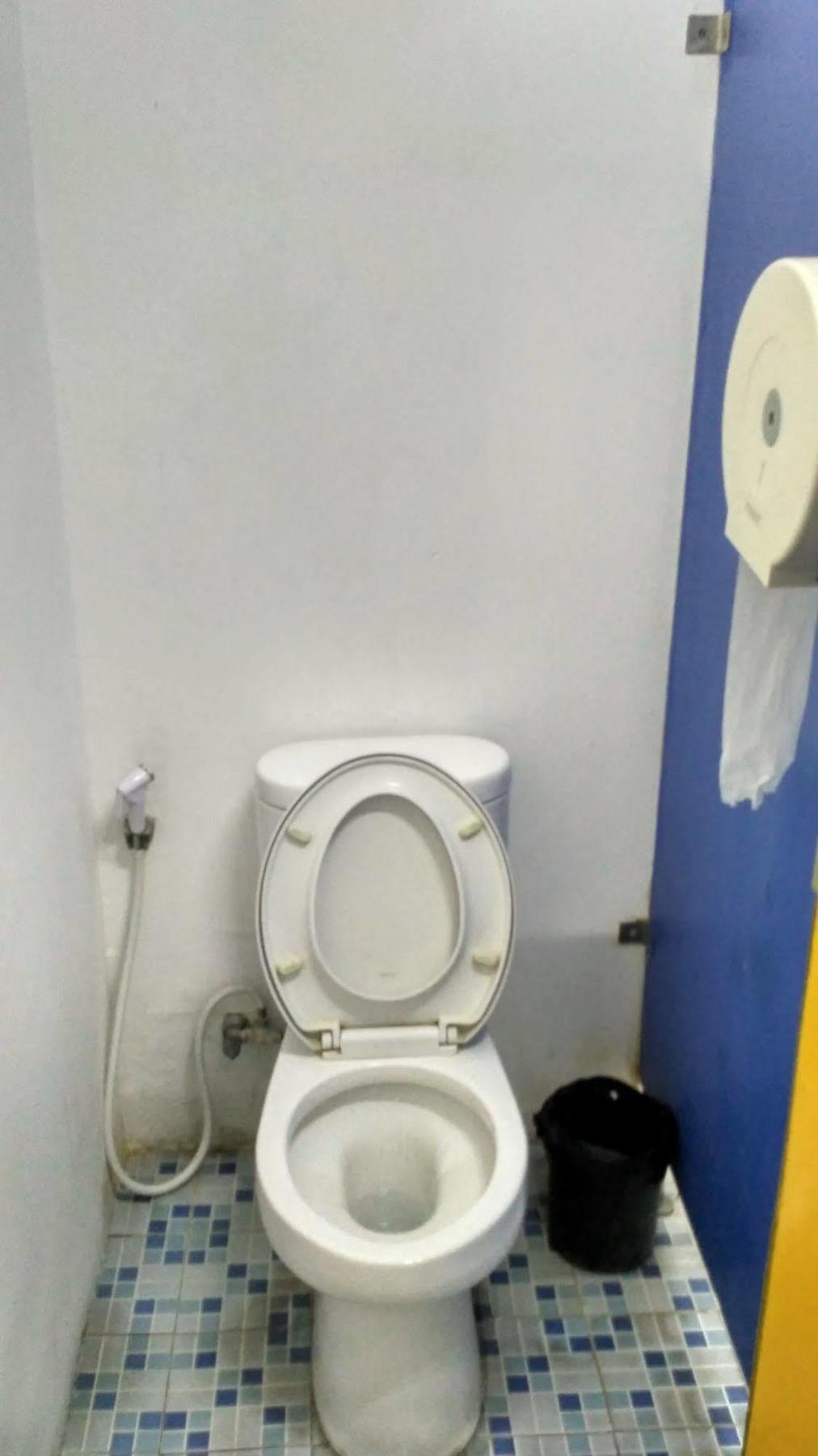 Cx Hostel Kuta Raya Exteriör bild